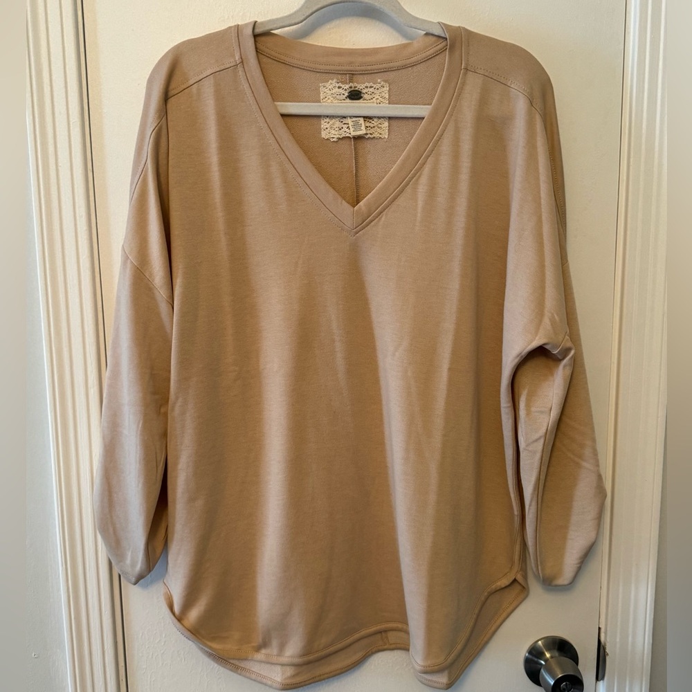 NWOT Cupio v-neck 3/4 sleeve top, super comfy, size XL